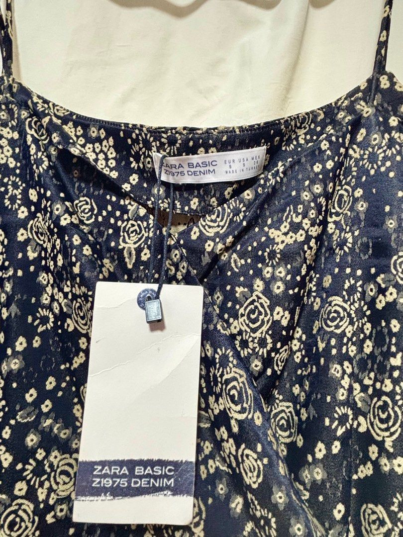 ZARA Off-shoulder short dress (Category: Dresses) located in Calamba. Submitted by cliobuys_123 (Listing ID 1333776662, Image 3). Description: ZARA Off-shoulder short dress Best fit XS-Small Cute for events/date nights Brand new with tag on!! Price: 200.