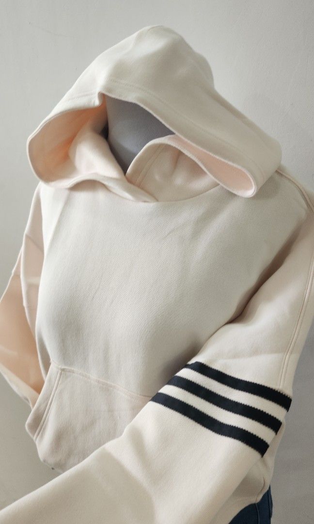 ADIDAS OVERSIZED HOODIE JACKET CREAM COLOR (Category: Coats, Jackets and Outerwear) located in Manila. Submitted by gingerific (Listing ID 1328958043, Image 2). Description: BOUGHT IN VERTIS MALL QC RFS: BIGAY NI EX WORN TWICE LANG KASI GUSTO NI EX DATI MATCHY MATCHY. 🙄 TAPOS NAMBABAE 🥴.