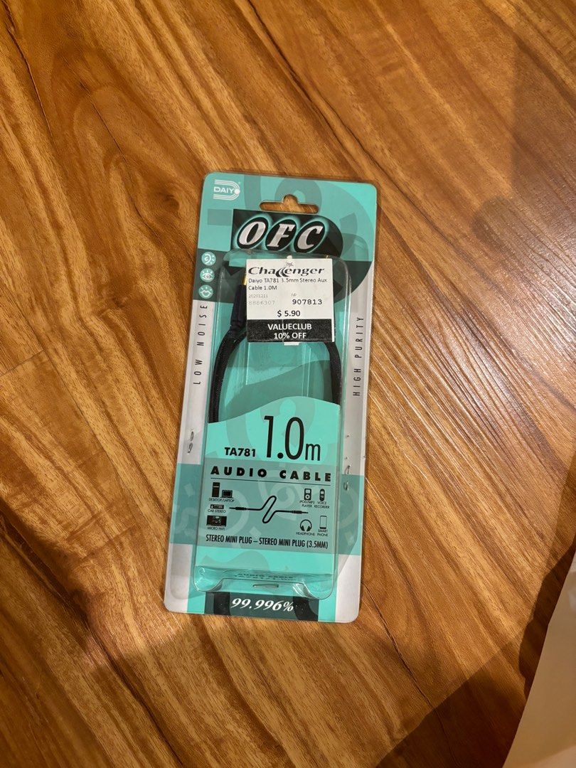 Audio cable (Category: Cables & Adaptors) located in Singapore. Submitted by devicegeek (Listing ID 1329068157, Image 1). Description: .