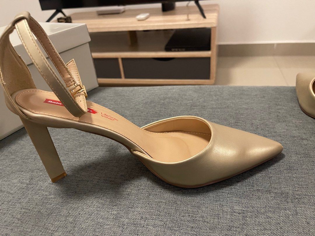 BATA SIZE 10 Gold heels