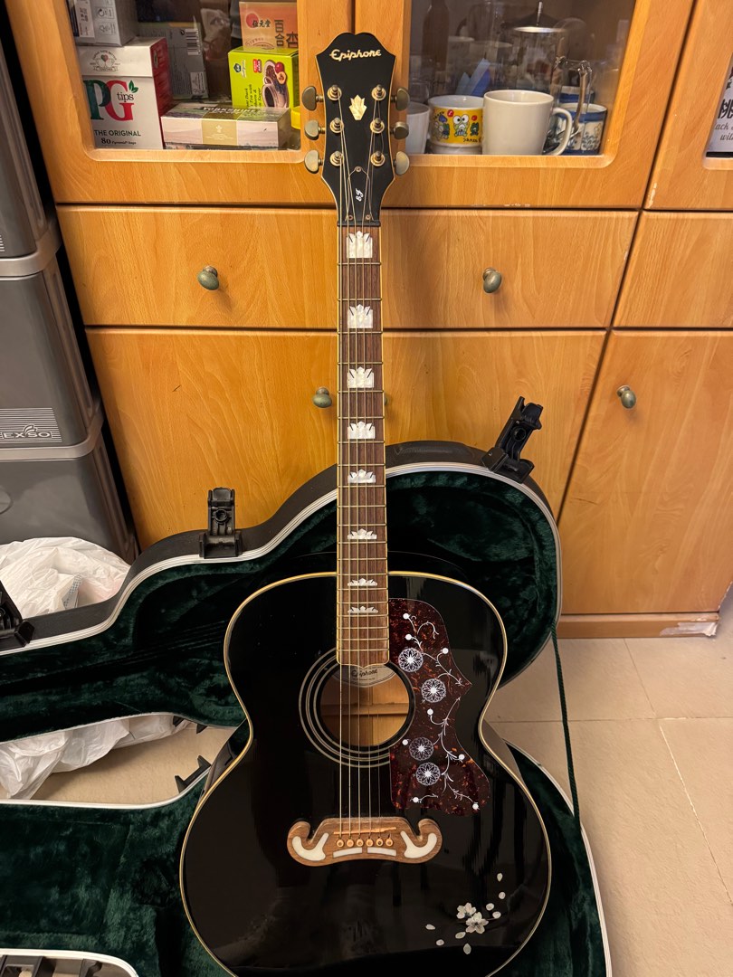 Epiphone EJ200 連SKB case guitar, 興趣及遊戲, 音樂、樂器 & 配件, 樂器 - Carousell