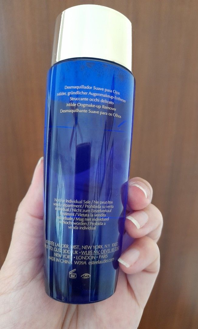 Estèe Lauder Gentle Eye Make Up Remover (Category: Face Care) located in Paranaque City. Submitted by abroaddelights (Listing ID 1328967281, Image 2). Description: Authentic from US New 3.4 FL OZ 100ml.