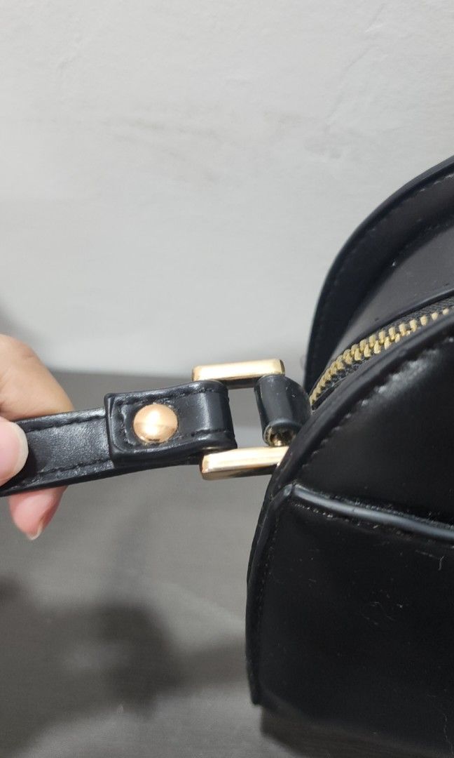 Half Moon Black Sling Crossbody Bag (Category: Cross-body Bags) located in Manila. Submitted by gingerific (Listing ID 1328987604, Image 3). Description: .