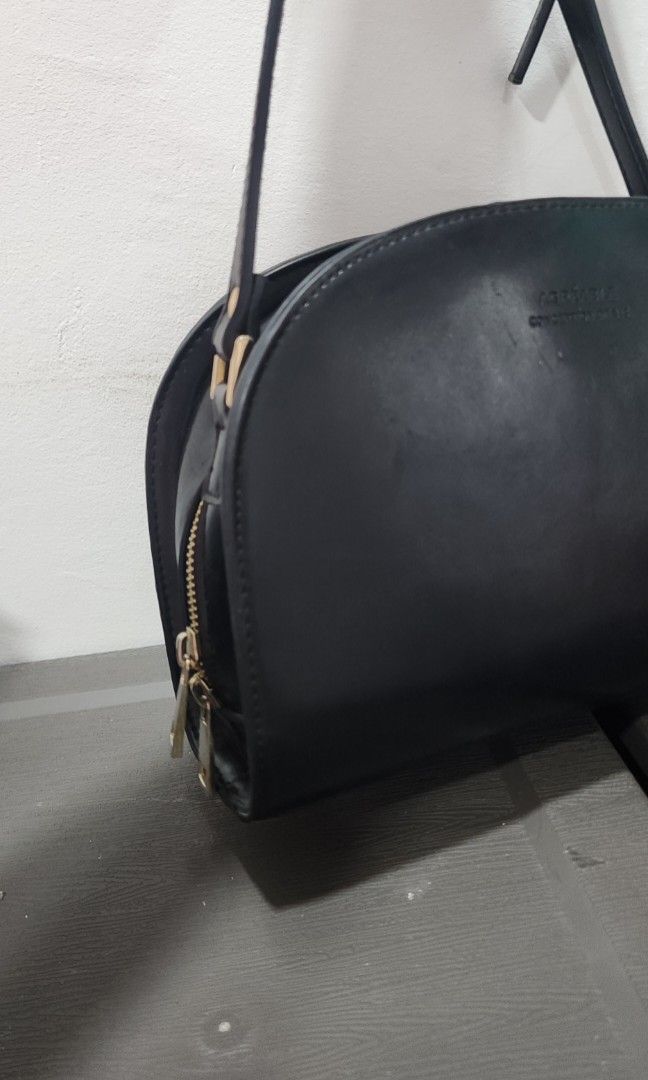 Half Moon Black Sling Crossbody Bag (Category: Cross-body Bags) located in Manila. Submitted by gingerific (Listing ID 1328987604, Image 2). Description: .