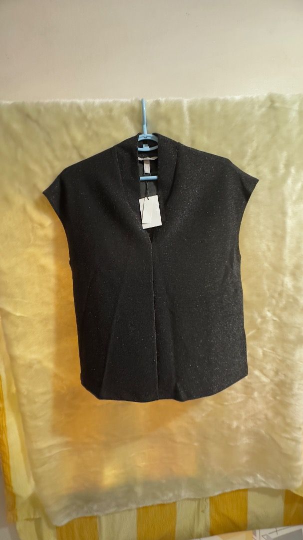 H&M Black Blouse - Brand New (Small) (Category: Blouses) located in Binan City. Submitted by le_tresor_cache (Listing ID 1329025274, Image 1). Description: .