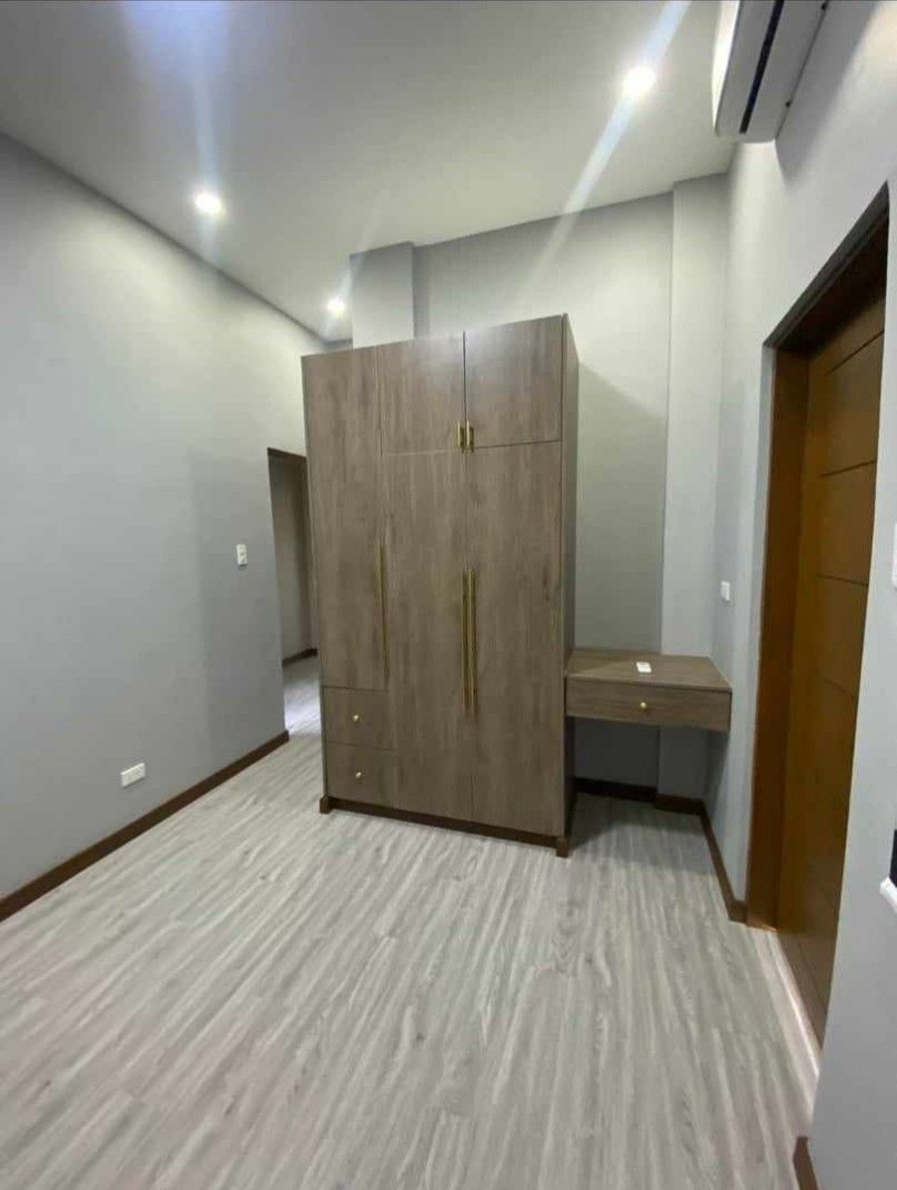 House for Rent (Category: House & Lot) located in Santa Rosa. Submitted by rollenreyes081080 (Listing ID 1329012742, Image 3). Description: =>Lot Area150 sqm. =>Floor Area165 sqm. =>3+1 bedrooms =>4 toilet and Bath 1 powder room =>Master Bedroom with Balcony all =>Windows with Korean Blinds =>With parking =>Guard house, club house, swimming pool, basketball court, access to Golf Course. Nearby to Nuvali, Westborough Town Center, paseo de sta.rosa