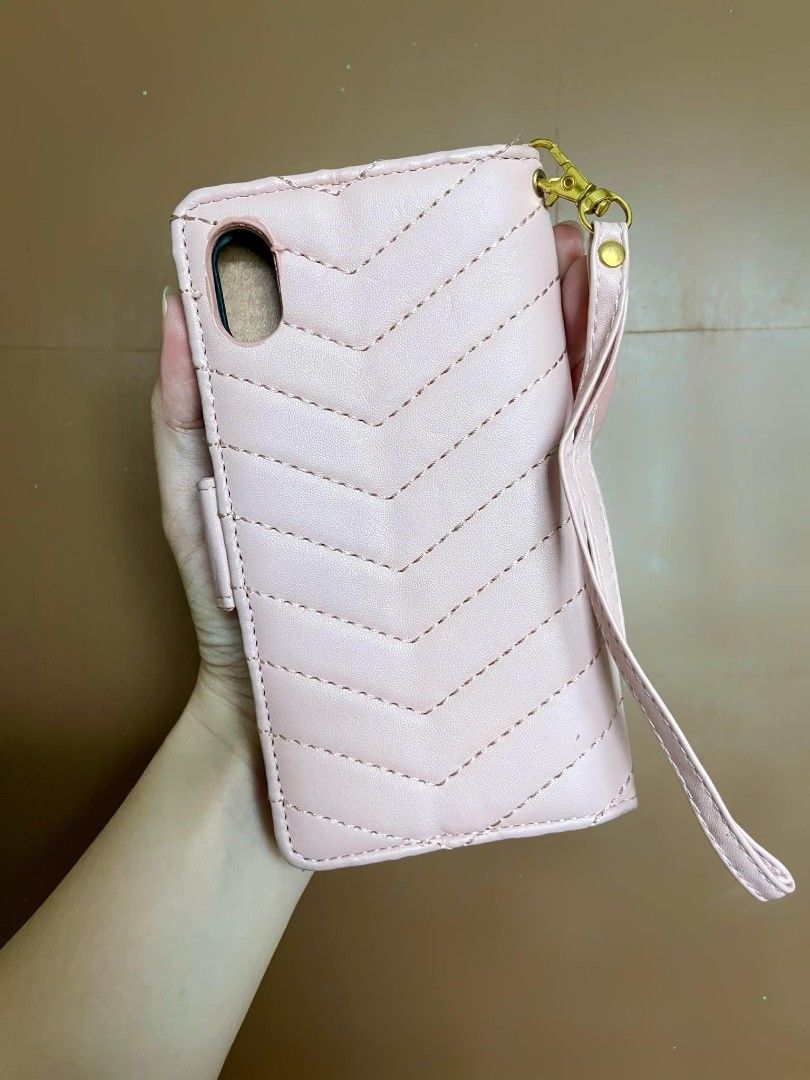 iPhone XR Leather Flip Phone Case (Category: Cases & Sleeves) located in Manila. Submitted by lovedbyveronica88 (Listing ID 1329093852, Image 2). Description: Hindi nagamit dahil nag upgrade bigla sa iP13 High quality Bought for ₱500.