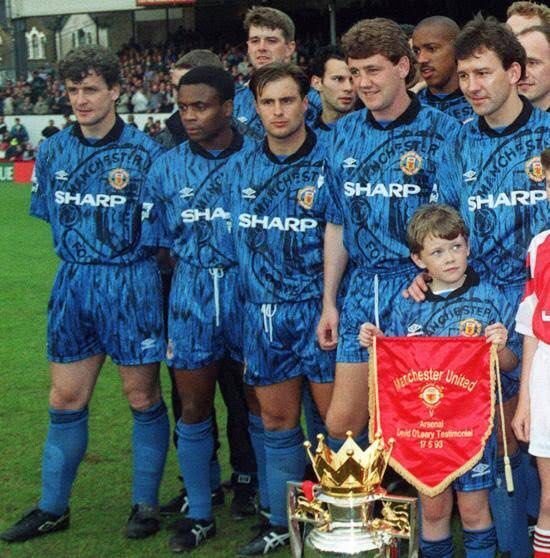 jersey Manchester United away 1992/93 ORIGINAL set, Olah Raga, Baju Olahraga di Carousell