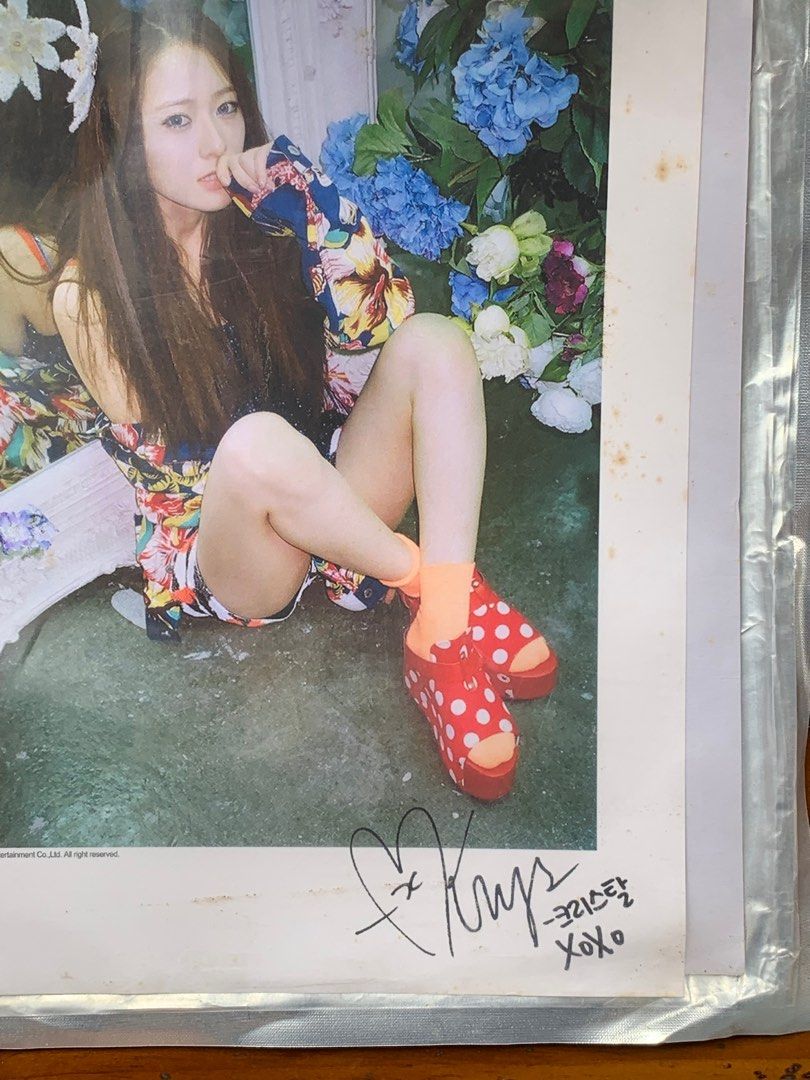 クリスタル直筆サイン入り2Lサイズ写真…Krystal Jung Krystal Jung vintage Signed Photo Official