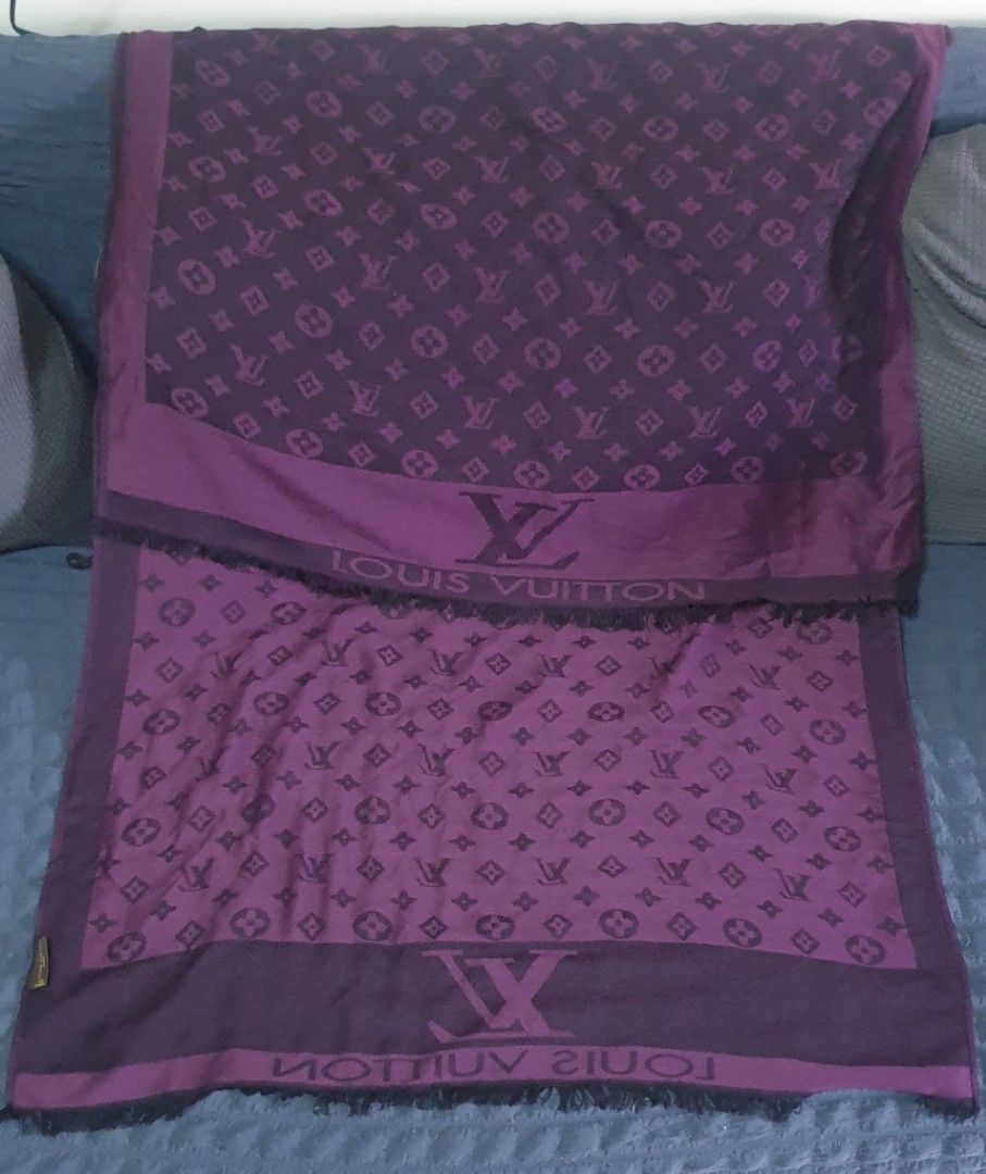 Louis Vuitton Shawl (Category: Luxury Accessories) located in Minglanilla. Submitted by charmaineb60300 (Listing ID 1329003696, Image 2). Description: .