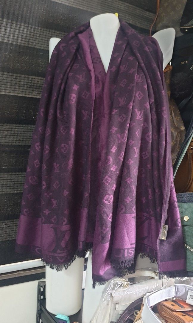 Louis Vuitton Shawl (Category: Luxury Accessories) located in Minglanilla. Submitted by charmaineb60300 (Listing ID 1329003696, Image 3). Description: .