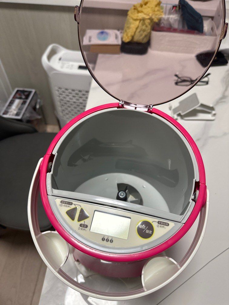 Lusmo Pet auto feeder lusmo Carousell
