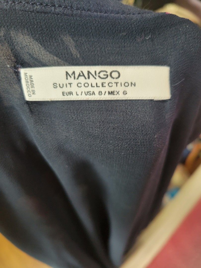 MANGO blue floral sleeveless shift dress (Category: Dresses) located in Caloocan City. Submitted by declutterjamiescloset (Listing ID 1329006824, Image 2). Description: Declutterring my mom's closet.