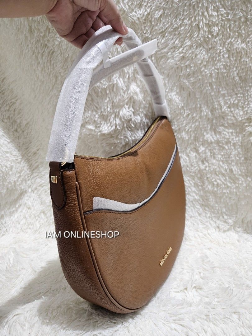 Michael Kors Large Dover Brown (Category: Luxury Bags & Wallets) located in Makati City. Submitted by laiza_meris.iam_onlineshop (Listing ID 1329094798, Image 3). Description: Michael Kors Large Dover Brown newly arrived from US 100% Original Brandnew No COD Payment First loc. Makati/Mandaluyong.