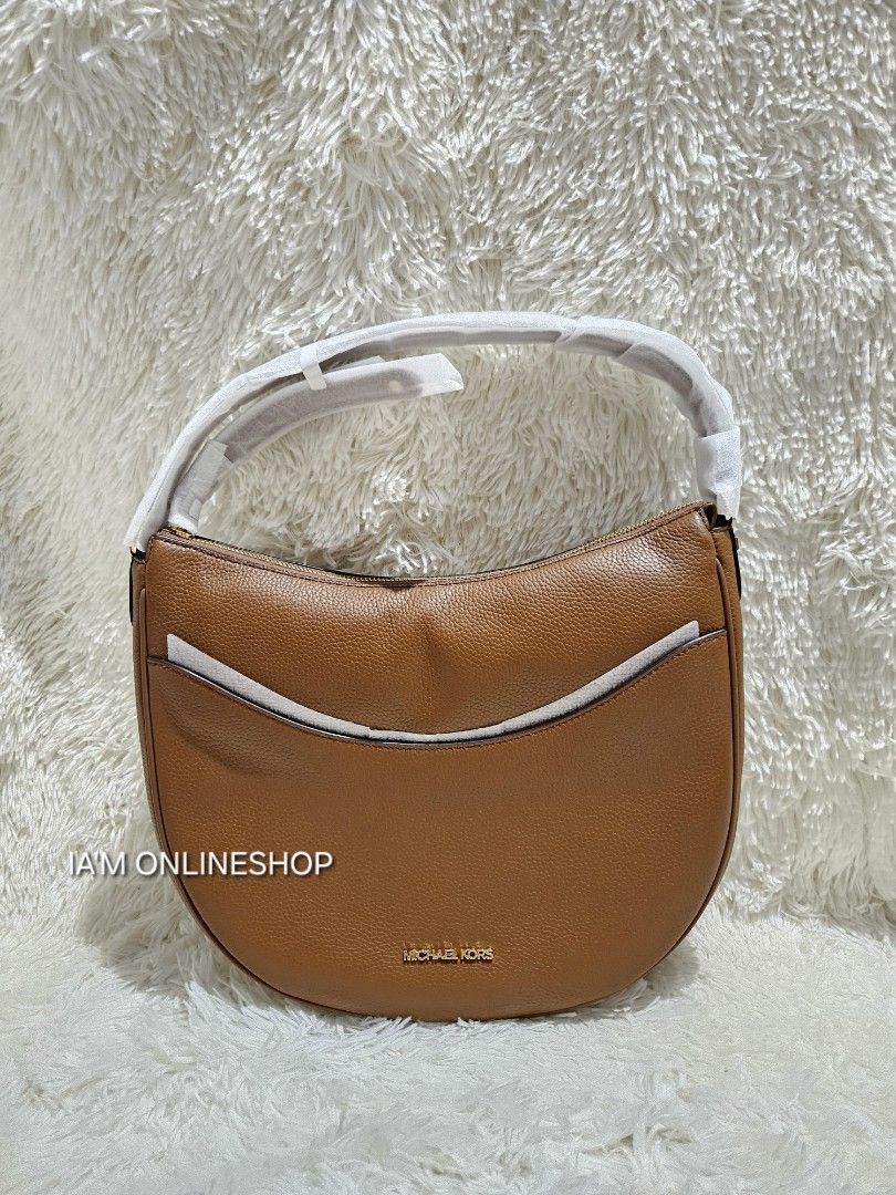 Michael Kors Large Dover Brown (Category: Luxury Bags & Wallets) located in Makati City. Submitted by laiza_meris.iam_onlineshop (Listing ID 1329094798, Image 1). Description: Michael Kors Large Dover Brown newly arrived from US 100% Original Brandnew No COD Payment First loc. Makati/Mandaluyong.