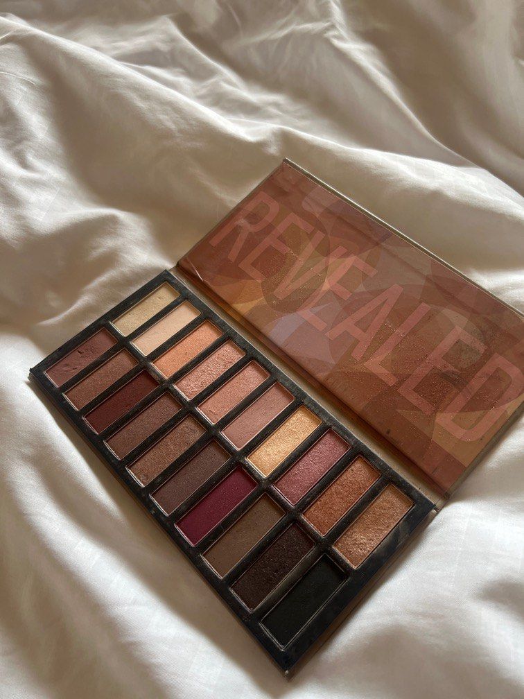 Morphe + Revealed 2 Palette (Category: Makeup) located in Manila. Submitted by decluttermnlmd (Listing ID 1328949589, Image 3). Description: Sold as set, used thrice only for event RFS: di na nagamit :( .