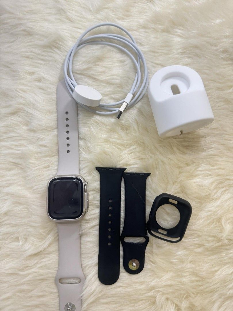 Original apple I watch series 8 (Category: Luxury Watches) located in Urdaneta. Submitted by trendybg (Listing ID 1329031698, Image 1). Description: nothing to explain like new rfs:need funds price nego.