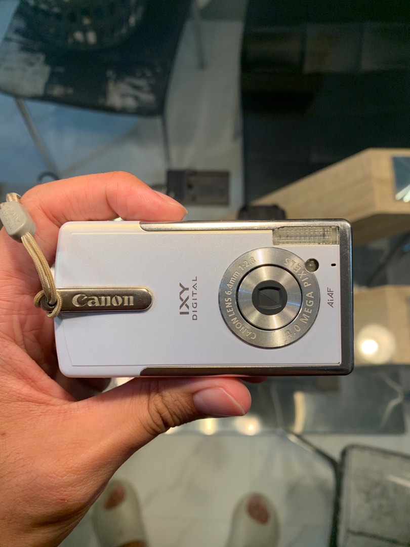 Pearl White Canon Ixy PC1060 Digicam (Super Rare