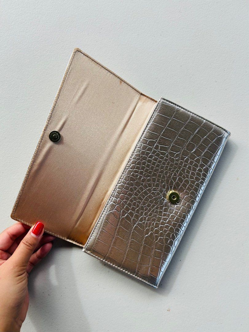 SUPER SALE!!Pola Wallet (Category: Wallets & Card holders) located in Naga. Submitted by cjsurplus (Listing ID 1329071381, Image 2). Description: ⋆｡˚ 𝗣𝗢𝗟𝗔 ˙˖°🧺 ༘ ⋆｡˚ ੈ𑁍༘ᵕ̈ — 10/10 condition ੈ𑁍༘ᵕ̈ — ganda bagong bagooo ੈ𑁍༘ᵕ̈ — tamang tama pang formal party ੈ𑁍༘ᵕ̈ — kasya phone ੈ𑁍༘ᵕ̈ — sosyal ੈ𑁍༘ᵕ̈ — MANAGE YOUR EXPECTATION UKAY Mine: ₱500 𝓝𝓸𝓽𝓮: 𝗆𝗂𝗇𝖾 𝗇𝗈𝗐, 𝗉𝖺𝗒 𝗍𝗈𝗆𝗈𝗋𝗋𝗈𝗐 𝗉𝗈𝗅𝗂𝖼𝗒! 🍄 𝖫𝗈𝖼𝖺𝗍𝗂𝗈𝗇: 𝖣𝖺𝖾𝗍 𝖢𝖺�