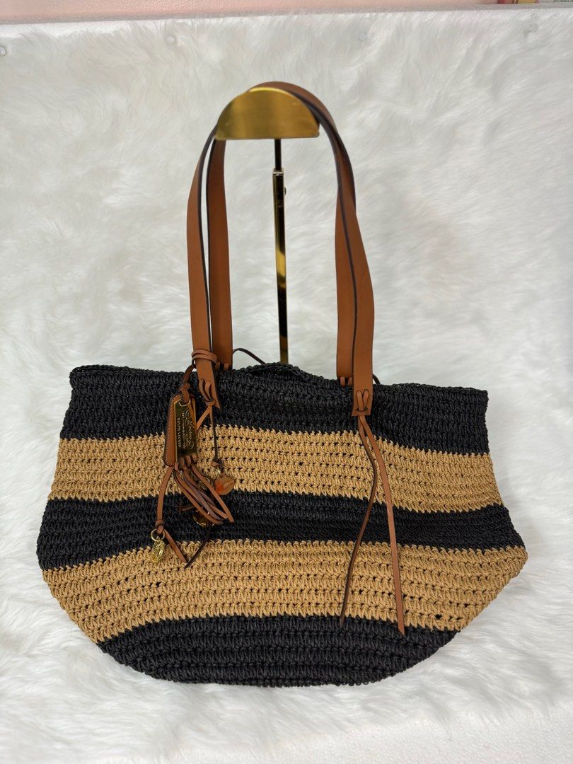 RL Vintage Beach Rattan Bag (Category: Luxury Bags & Wallets) located in San Juan City. Submitted by seeclosetfinds (Listing ID 1329062115, Image 2). Description: Brand New RL classic beach bag .