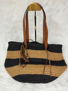 (Category: ) located in . Submitted by seeclosetfinds (Listing ID 1329062115, Image 1). Description: .