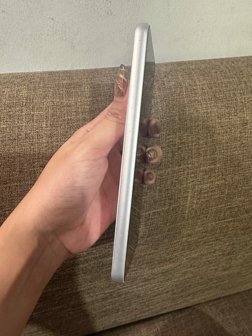 Samsung (Category: Samsung) located in Bulacan. Submitted by michieko_bagsandgolds (Listing ID 1329031075, Image 3). Description: FOR SALE SAMSUNG A33 5G ❗️❗️❗️ 128 GB / WHITE COLOR Box - hinahanap pa 😅 Inclusion : Unit and Cord RFS - UPGRADE UNIT.