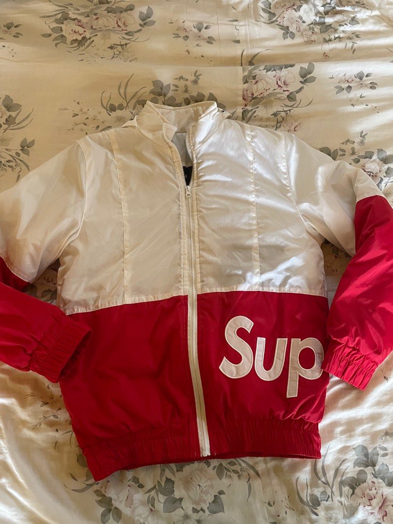 Supreme sideline logo parka jacket medium to large fitting Men s Fashion Coats Jackets and Outerwear on Carousell