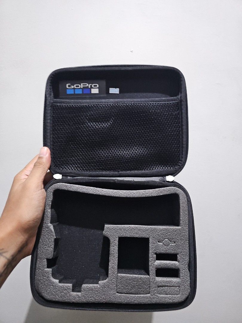 Telesin Protective Case for Action Cameras (Category: Camera Bags & Carriers) located in Mandaluyong City. Submitted by rndm.stuff (Listing ID 1329102479, Image 2). Description: 👍Extra Case, Roughly 9"x7" in dimensions 👍Previously used for GoProHero10 and some accessories 👍Buyer shoulders SF, preferably within Metro Manila ONLY.