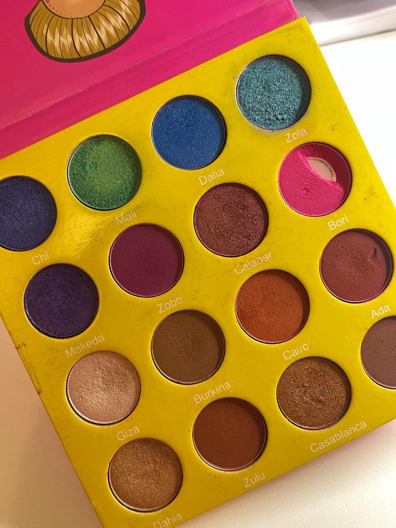 The Masquerade Mini by Juvia’s (Category: Makeup) located in Taguig. Submitted by ikoxv (Listing ID 1329060416, Image 3). Description: Original & pre-loved. Sanitized. Price negotiable. Delivery by grab/lalamove only ☺️.