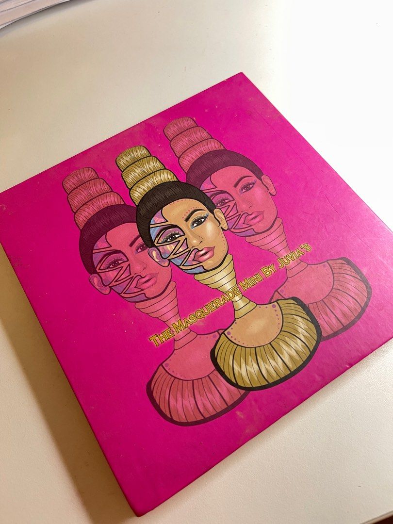 The Masquerade Mini by Juvia’s (Category: Makeup) located in Taguig. Submitted by ikoxv (Listing ID 1329060416, Image 2). Description: Original & pre-loved. Sanitized. Price negotiable. Delivery by grab/lalamove only ☺️.