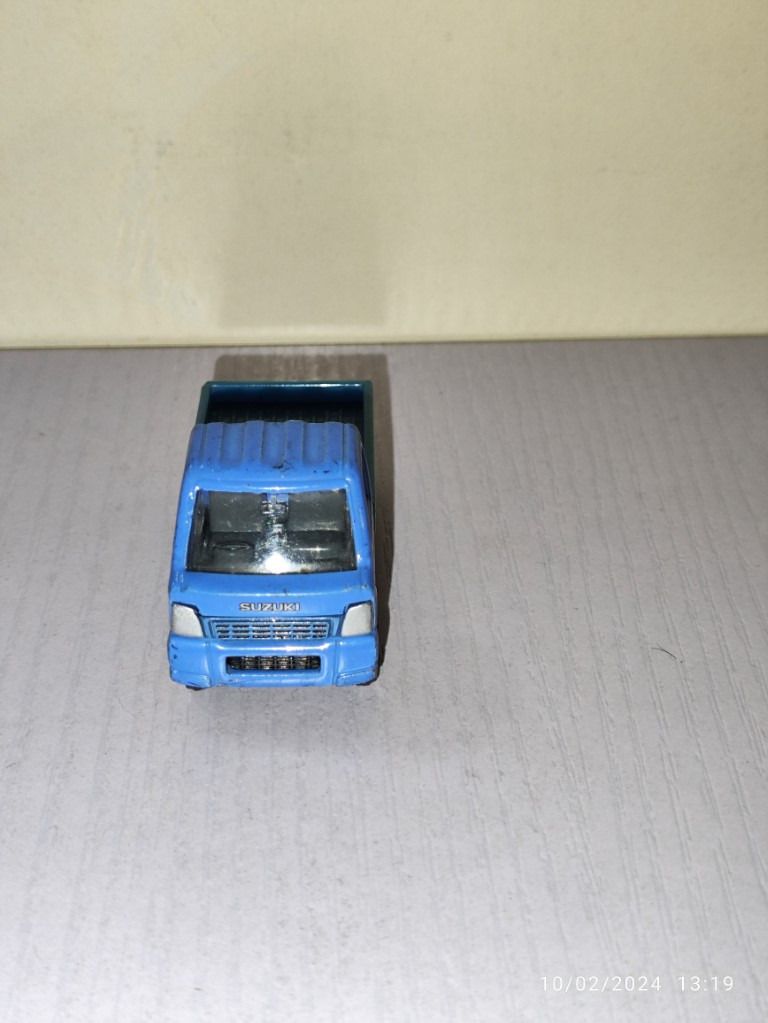 Tomica - Suzuki Carry - loose (Category: Vehicle & Diecast Models) located in Rizal. Submitted by johnalvin (Listing ID 1329045661, Image 3). Description: Tomica , Hot Wheels , hotwheels , matchbox Suzuki Carry - loose blue color, from 4-pack construction pack see photos for item condition item location : Taytay, Rizal / Ortigas area payment is thru gcash ( fully verified ) + lalamove / grab (rider booking).
