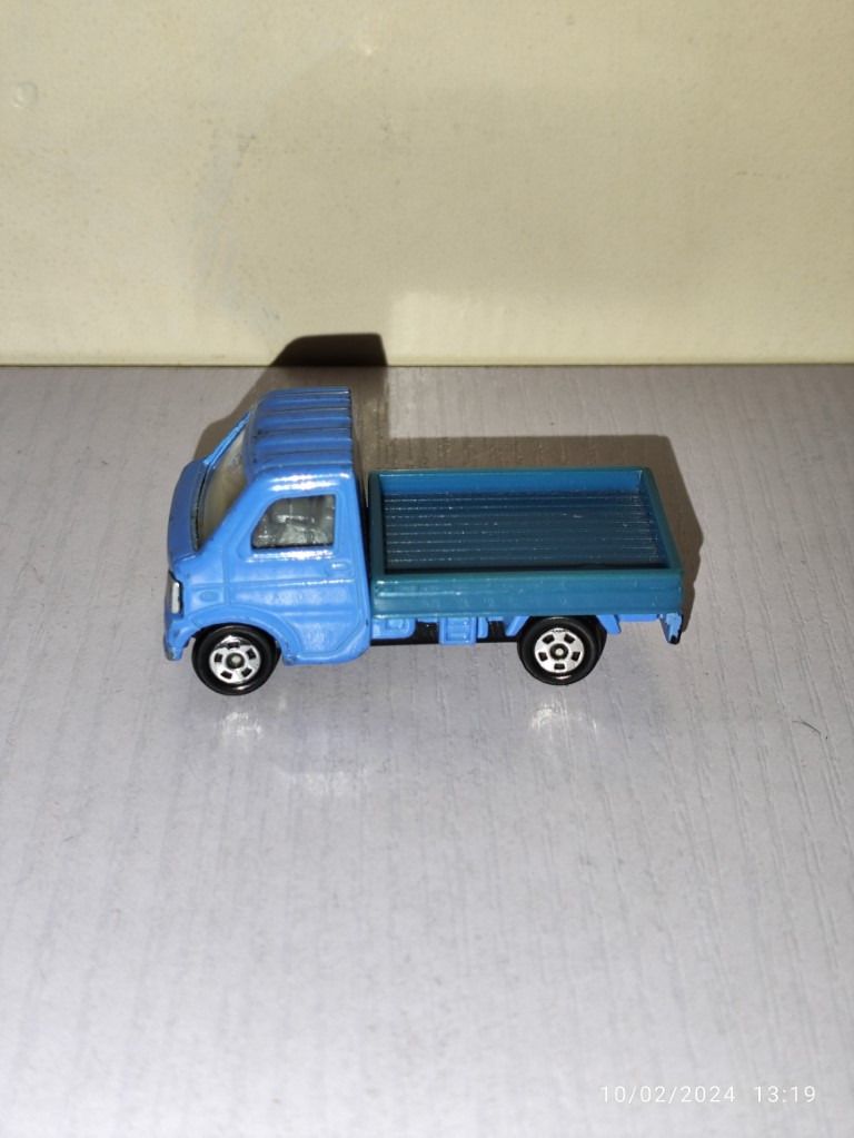 Tomica - Suzuki Carry - loose (Category: Vehicle & Diecast Models) located in Rizal. Submitted by johnalvin (Listing ID 1329045661, Image 1). Description: Tomica , Hot Wheels , hotwheels , matchbox Suzuki Carry - loose blue color, from 4-pack construction pack see photos for item condition item location : Taytay, Rizal / Ortigas area payment is thru gcash ( fully verified ) + lalamove / grab (rider booking).