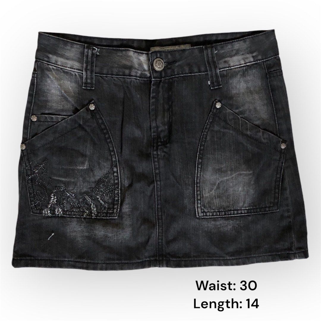 Y2k Mini Skirt (Category: Skirts) located in Quezon City. Submitted by japs0803 (Listing ID 1329098907, Image 1). Description: .