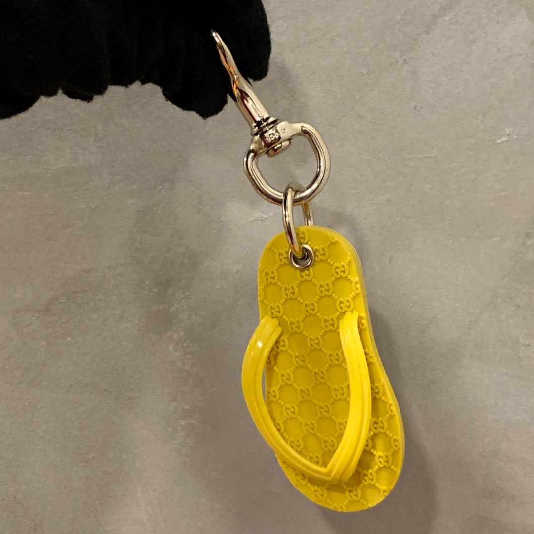 Gucci flip flop chain online