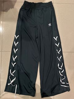 (Category: ) located in . Submitted by caxcloset (Listing ID 1329173776, Image 1). Description: .