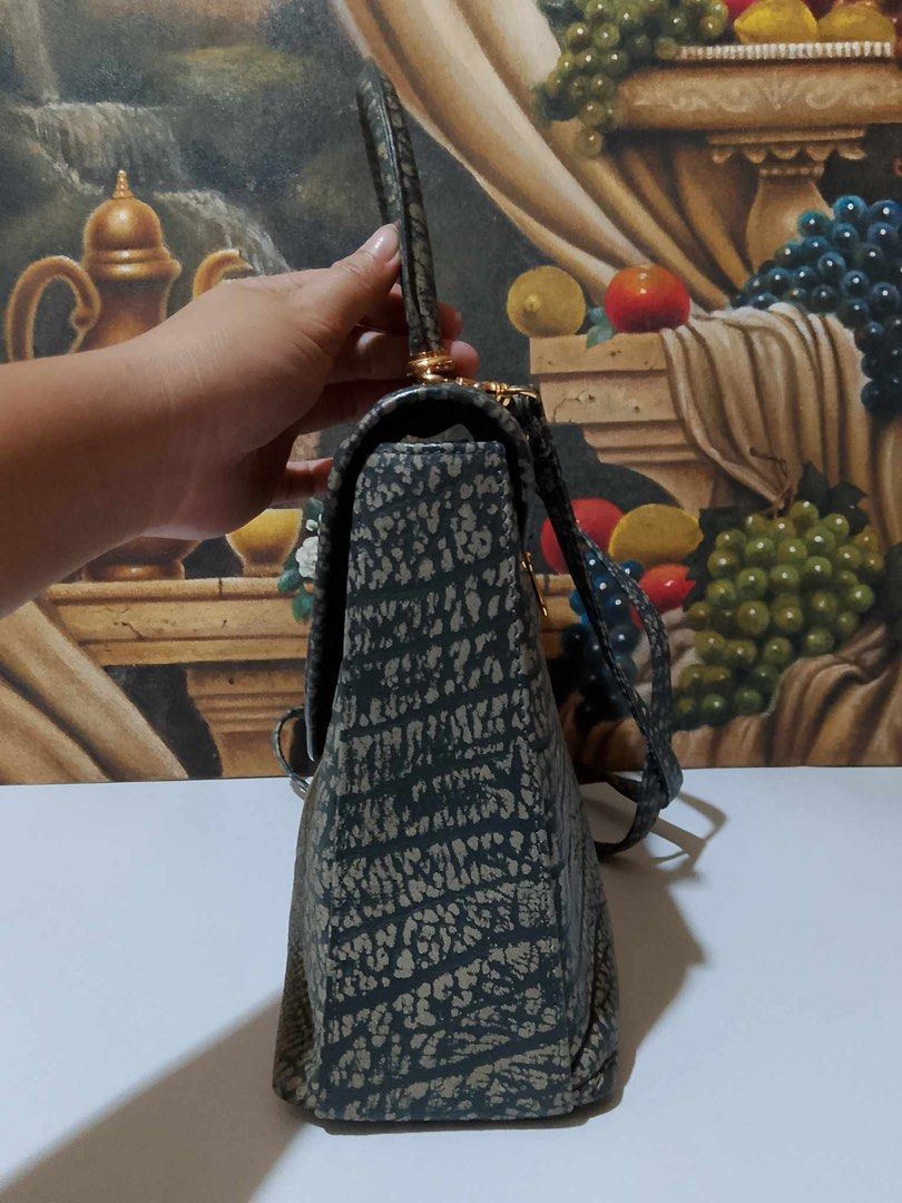 Antelope Kelly Bag Japan (Category: Luxury Bags & Wallets) located in Muntinlupa City. Submitted by phbudgetluxuryfinds (Listing ID 1329120362, Image 3). Description: Authentic from Japan Gold hardware Ready to wear .