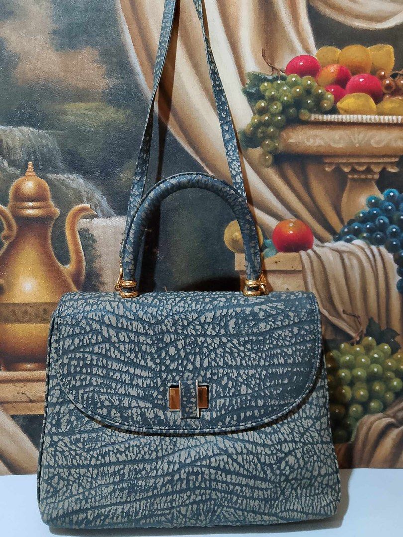 Antelope Kelly Bag Japan (Category: Luxury Bags & Wallets) located in Muntinlupa City. Submitted by phbudgetluxuryfinds (Listing ID 1329120362, Image 1). Description: Authentic from Japan Gold hardware Ready to wear .