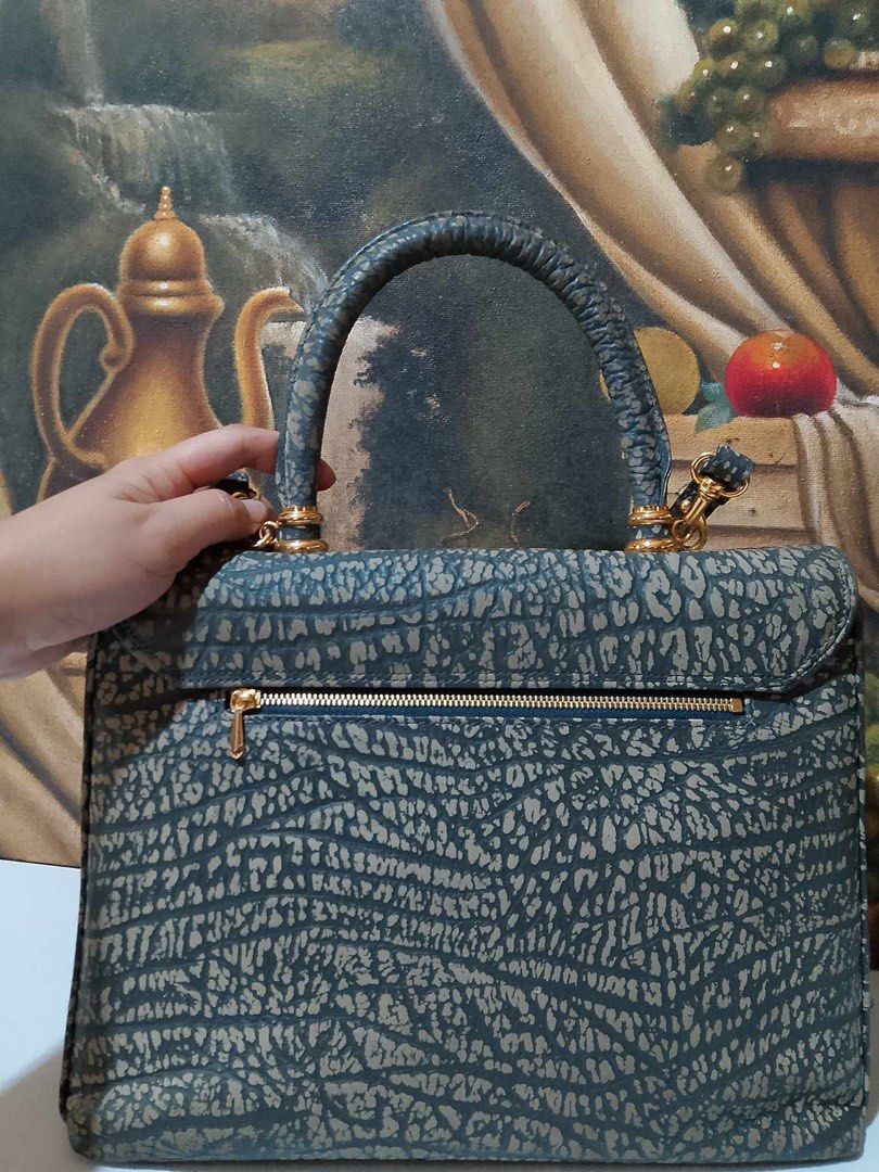 Antelope Kelly Bag Japan (Category: Luxury Bags & Wallets) located in Muntinlupa City. Submitted by phbudgetluxuryfinds (Listing ID 1329120362, Image 2). Description: Authentic from Japan Gold hardware Ready to wear .