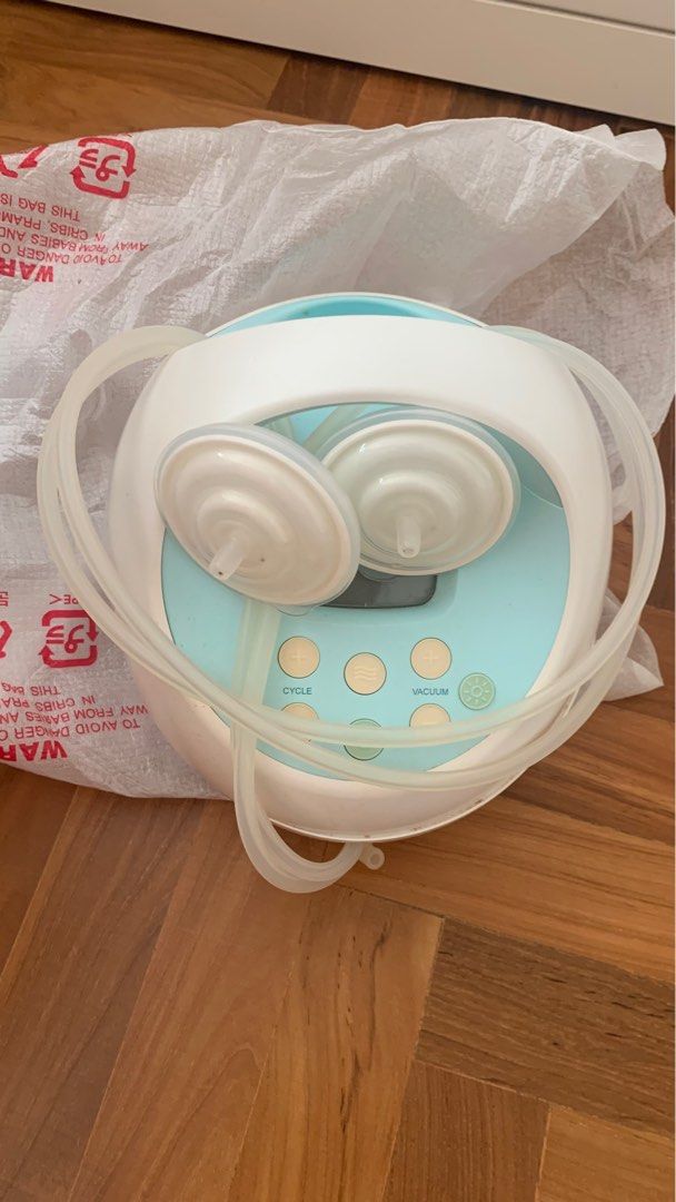 Assorted nursing essentials (Category: Breastfeeding & Bottle Feeding) located in Singapore. Submitted by hwee35 (Listing ID 1329154221, Image 3). Description: No longer in use. Still clean and intact with packaging. All new, except Spectra Breast Pump. *spectra breast pump comes with full pump kit. .