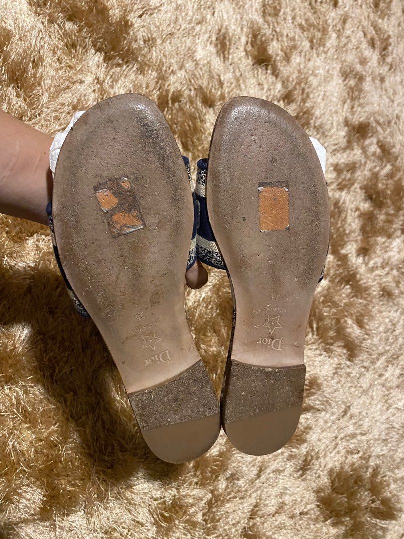 Authentic hermes oran (Category: Sneakers & Footwear) located in Binan City. Submitted by angels_luxury (Listing ID 1329262203, Image 3). Description: Hermes Oran size 36 Color: Gold Condition: Very good Inclusion: Dustbag only .