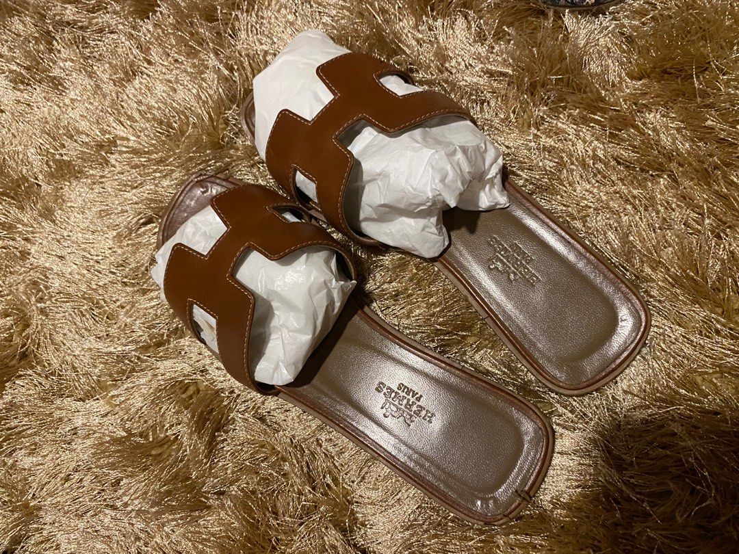Authentic hermes oran (Category: Sneakers & Footwear) located in Binan City. Submitted by angels_luxury (Listing ID 1329262203, Image 1). Description: Hermes Oran size 36 Color: Gold Condition: Very good Inclusion: Dustbag only .