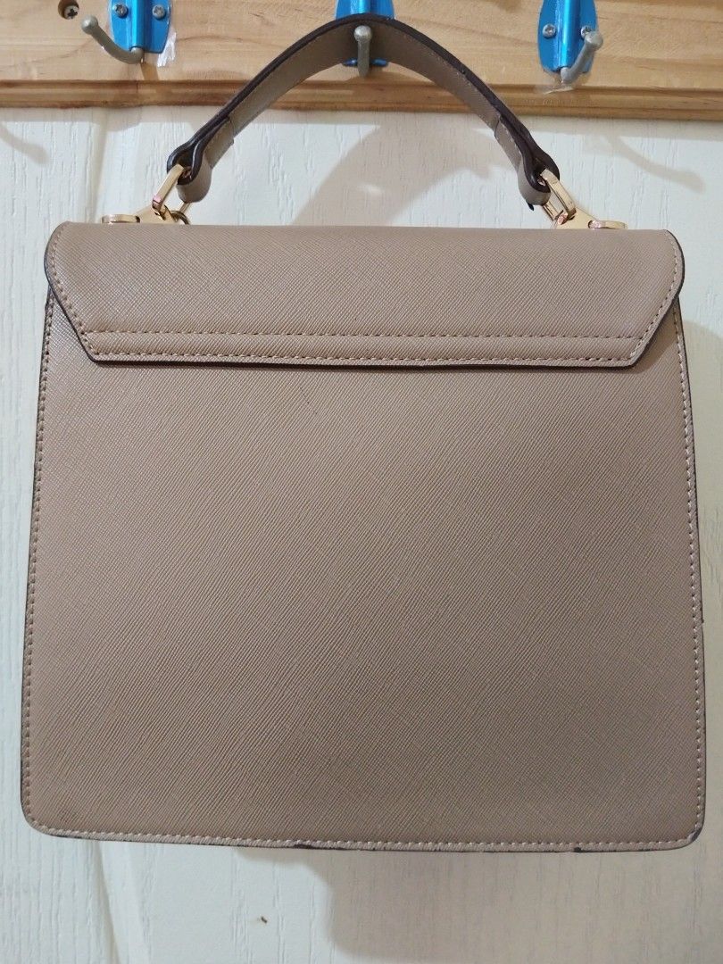 Bana Bana bag (Category: Cross-body Bags) located in Quezon City. Submitted by joannahabana (Listing ID 1329121308, Image 2). Description: 2way bag.