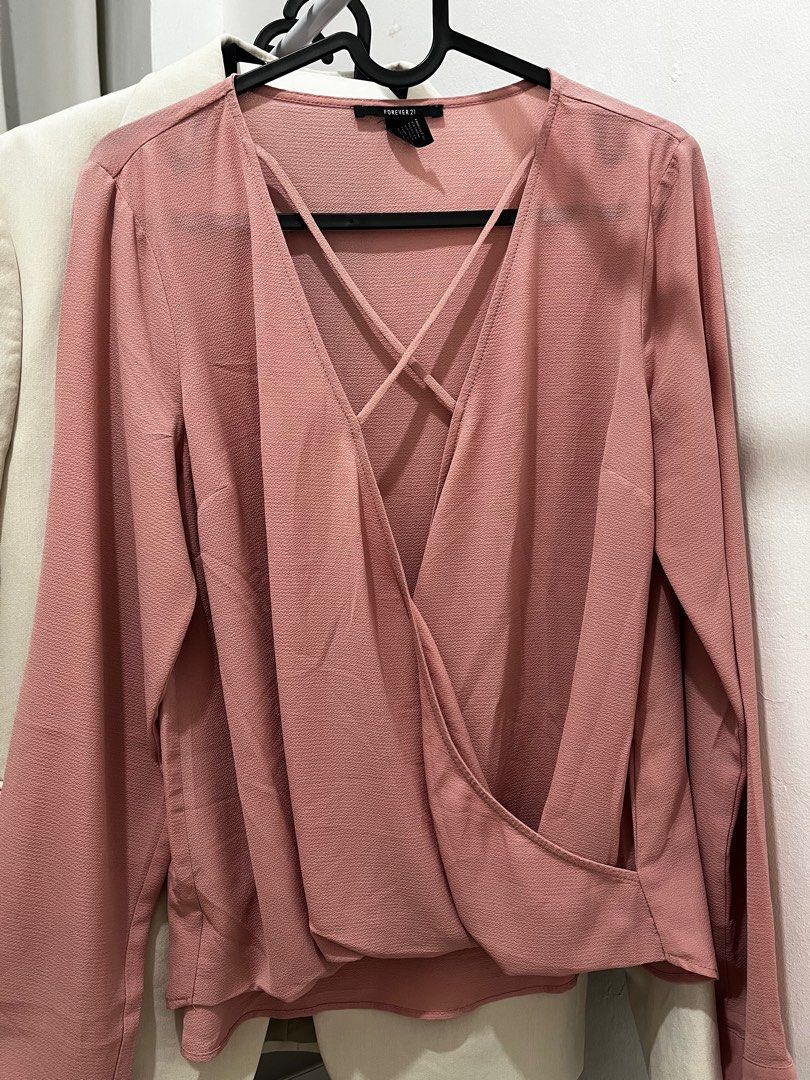 BN F21 Blouse (Category: Blouses) located in Makati City. Submitted by declutterwitheway (Listing ID 1329158642, Image 1). Description: Bought last 2 years, forgot about the SRP but its more than 1k Selling for only 400 since im decluttering a lot of clothes :) Would recommend this to Medium and Semi - Large frame :) .