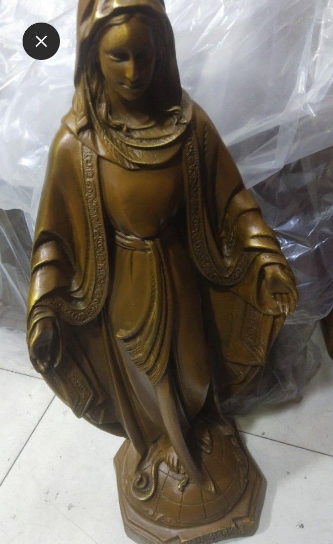 Brass huge mama Mary statue display (Category: Religious Items) located in Manila. Submitted by kurukutuk (Listing ID 1329109857, Image 1). Description: brass huge mama Mary statue display 27 x 10 inches HxL made of brass.
