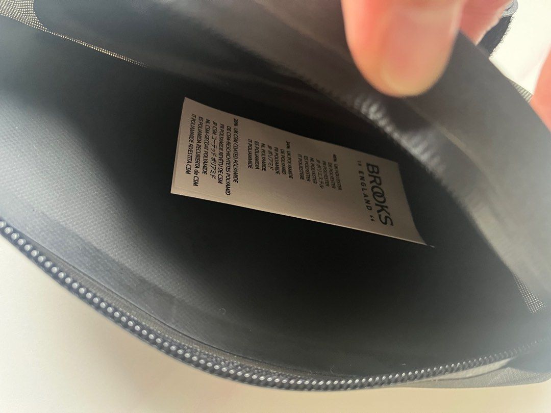 Brooks England Scape Top Tube Bag (Category: Bicycles) located in Pasig City. Submitted by menriquez1 (Listing ID 1329169724, Image 3). Description: Scape Top Tube Bag Color: Mud Green Waterproof .