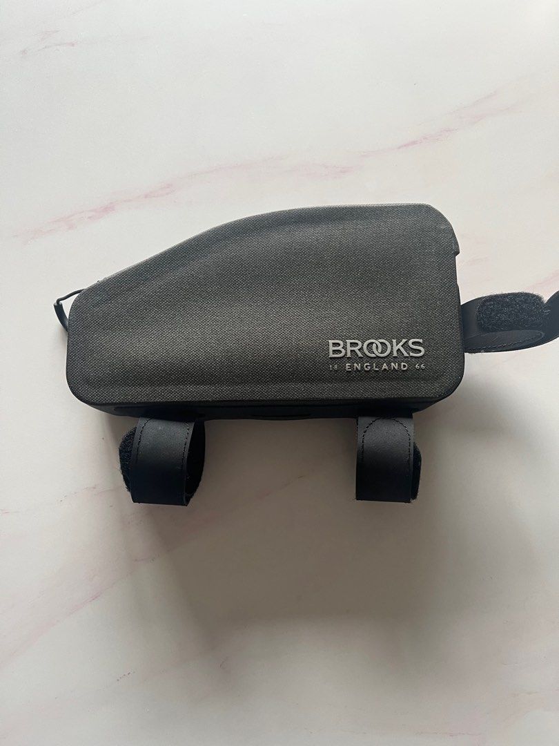 Brooks England Scape Top Tube Bag (Category: Bicycles) located in Pasig City. Submitted by menriquez1 (Listing ID 1329169724, Image 1). Description: Scape Top Tube Bag Color: Mud Green Waterproof .