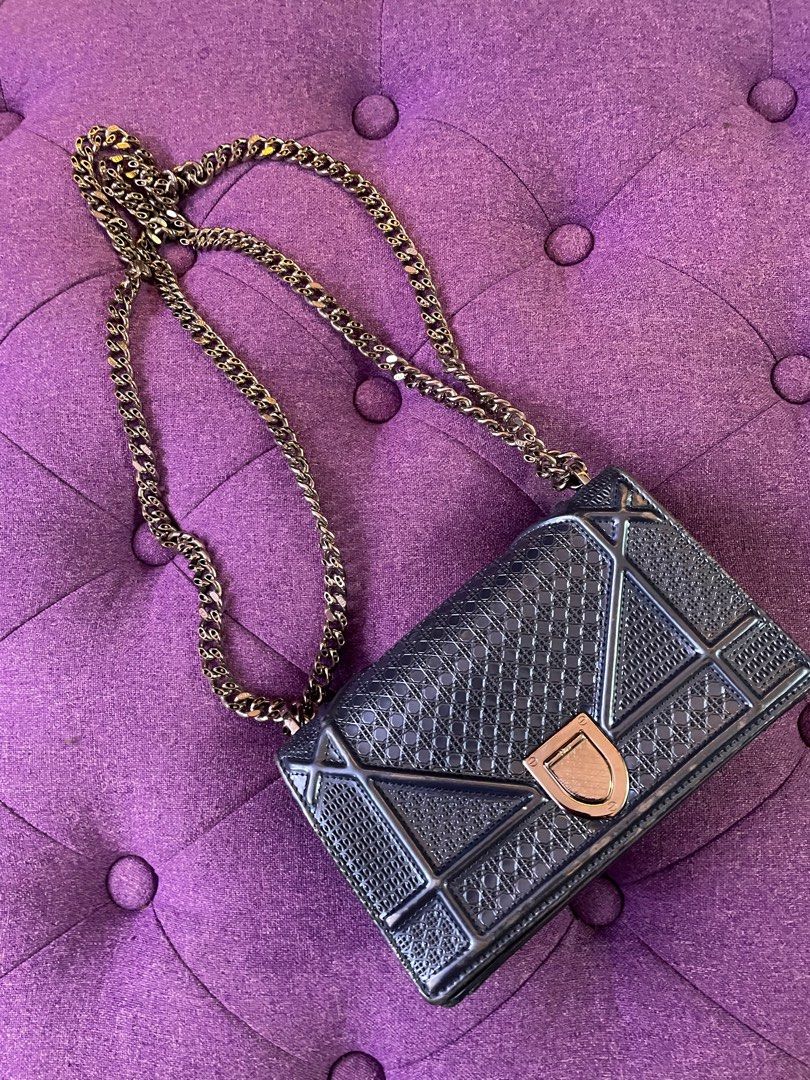 Chriastian Dior Diorama Mettalic (Category: Luxury Bags & Wallets) located in Makati City. Submitted by r0w33 (Listing ID 1329176956, Image 1). Description: Diorama :) Not available in stores anymore. DM for more pics. .