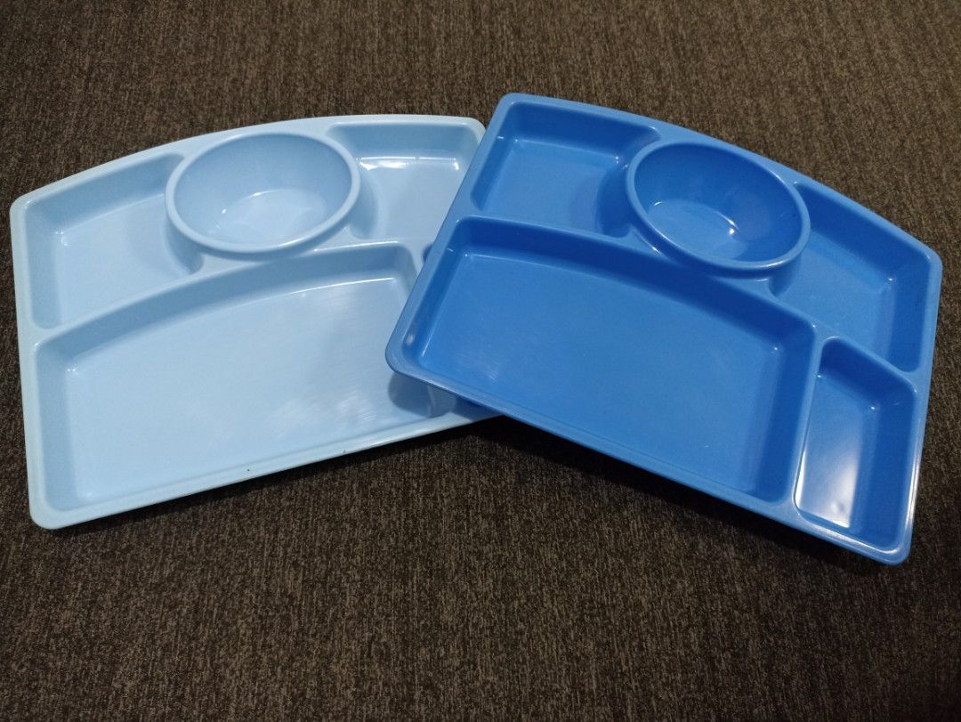 2pcs divider plate (Category: Weaning & Toddler Feeding) located in Caloocan City. Submitted by jokrystal1830 (Listing ID 1329208005, Image 1). Description: 120 for 2pcs light blue and dark blue divider plate.