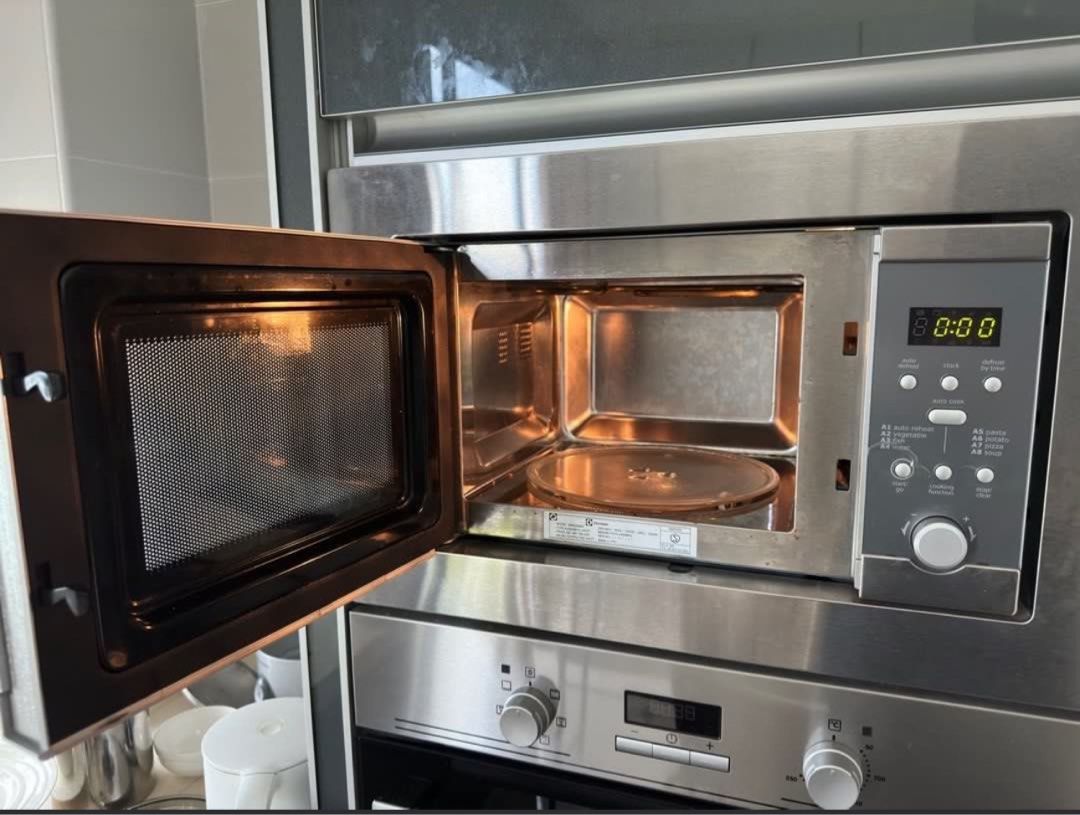 Electrolux EMS2048X Built In Microwave