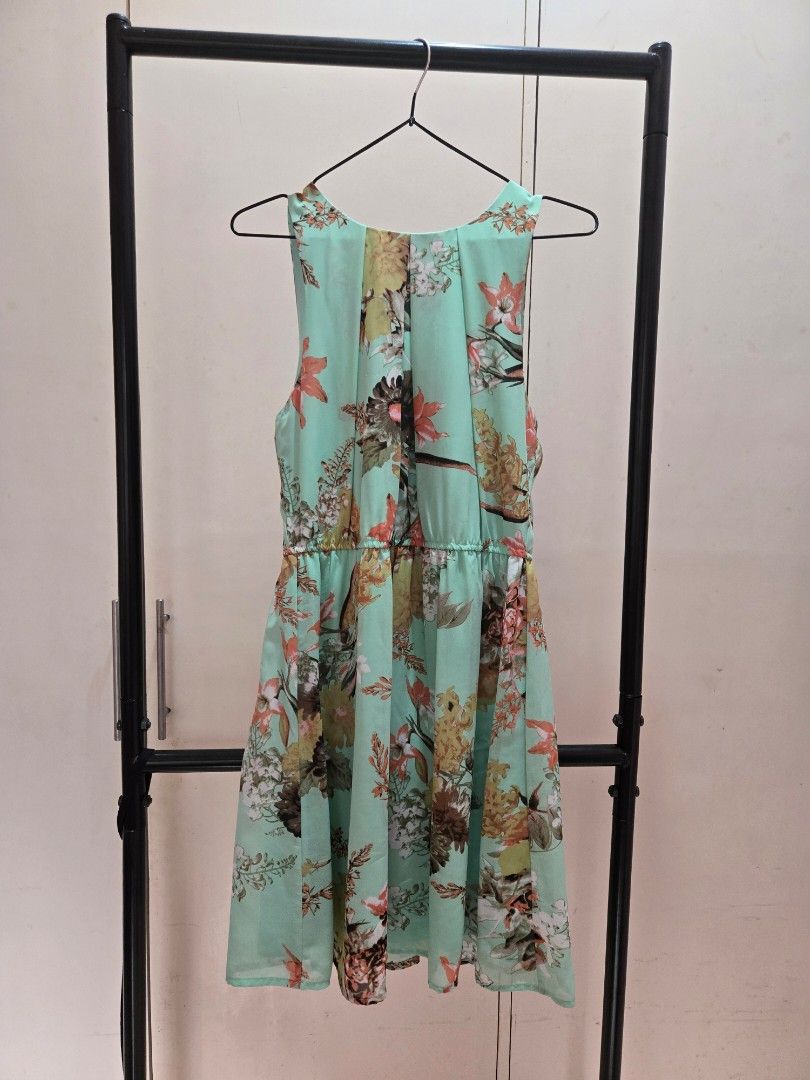 Forever 21 Floral Dress (Category: Dresses) located in Mandaluyong City. Submitted by ks_decluttering18 (Listing ID 1329285901, Image 1). Description: .